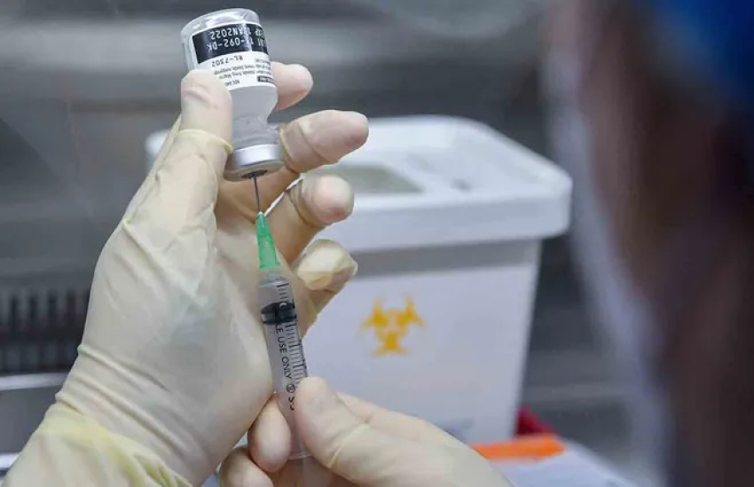 Comienza este lunes la vacunación anticovid para personas en residenciales; luego se amplía a más población